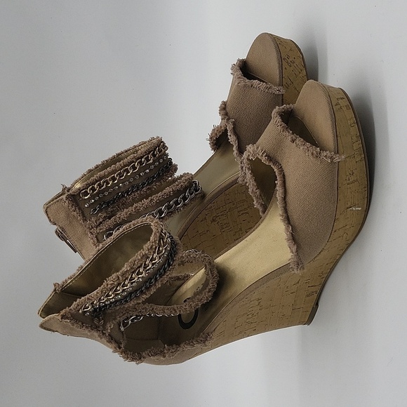 835- G by Guess Platforms Sandals Size  9.5 - Picture 1 of 8